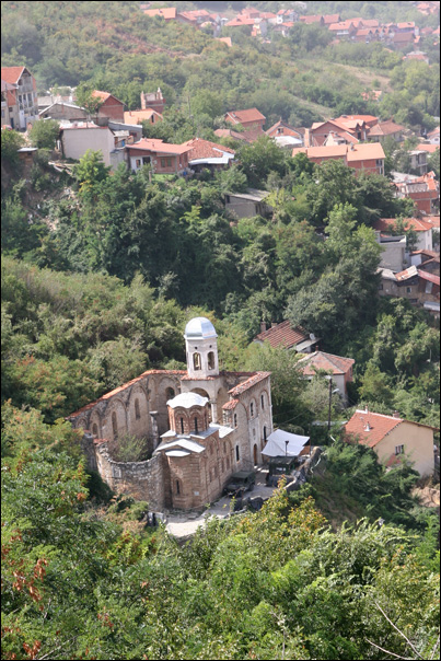 photo eglise orthodoxe sur les hauteurs de Prizren