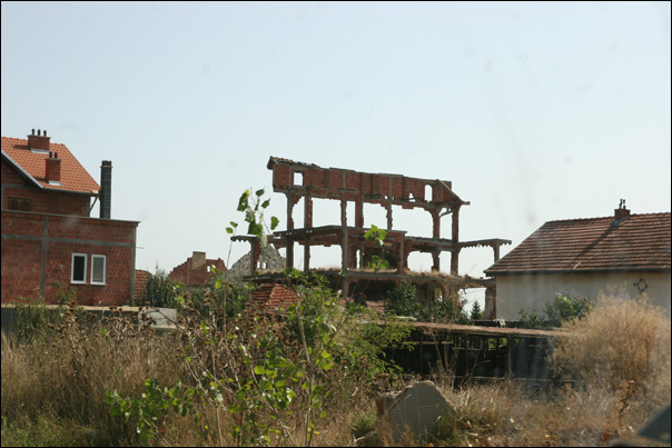 Maison détruite durant la Guerre de Yougoslavie, près de Prishtina