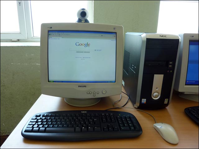 photo classe informatique kosovo ordinateur pentium ecole primaire