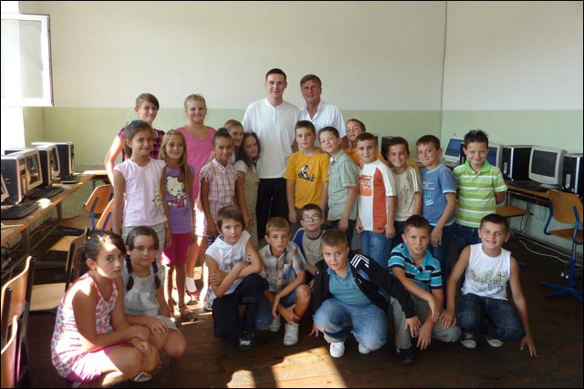 photo inauguration classe informatique suhareka ecole primaire kosovo